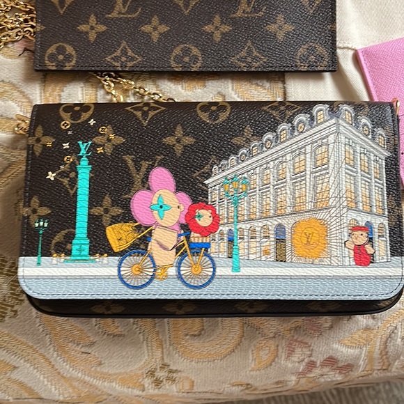 Louis Vuitton 2022 Limited addition pochette - Picture 4 of 9